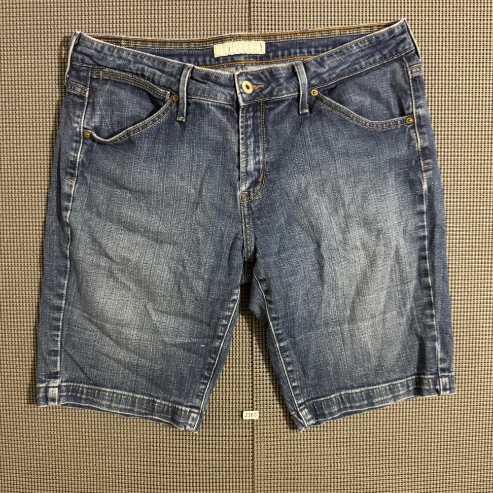 Levis 545 Womens Denim Shorts Size 12 Blue Medium Wash Stretch Bermuda Jean